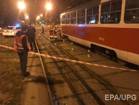 В Киеве женщина с ребенком попала под трамвай