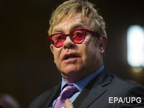 ﻿Гомосексуал Елтон Джон розповів про роман із жінкою
