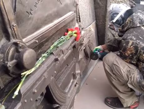 Автор памятника Калашникову: У нас скульптурная школа, она после СССР сохранилась. Это не халтура