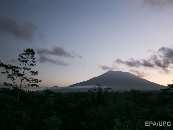 ﻿На Балі майже 10 тис. осіб евакуювали через активність вулкана Агунг