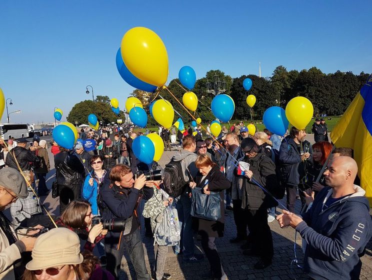 ﻿У Санкт-Петербурзі приблизно 200 осіб вийшло на несанкціоновану акцію проти війни з Україною