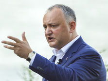 Молдавские социалисты хотят усилить полномочия Додона