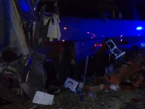 ﻿У Росії зіткнулися вантажівка та екскурсійний автобус, шестеро людей загинули