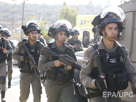 Вблизи Иерусалима палестинский боевик застрелил троих израильских полицейских. Фоторепортаж