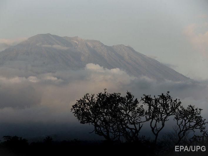 ﻿МЗС закликало українців на Балі не наближатися до вулкана Агунг