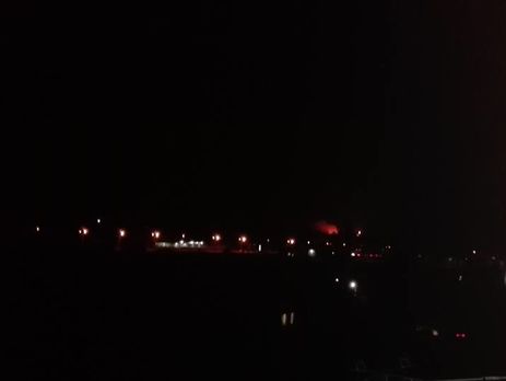 Люди покидают район арсенала под Винницей, где продолжают рваться снаряды