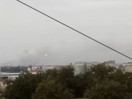 ﻿На складах боєприпасів у Калинівці продовжують вибухати снаряди. Відео