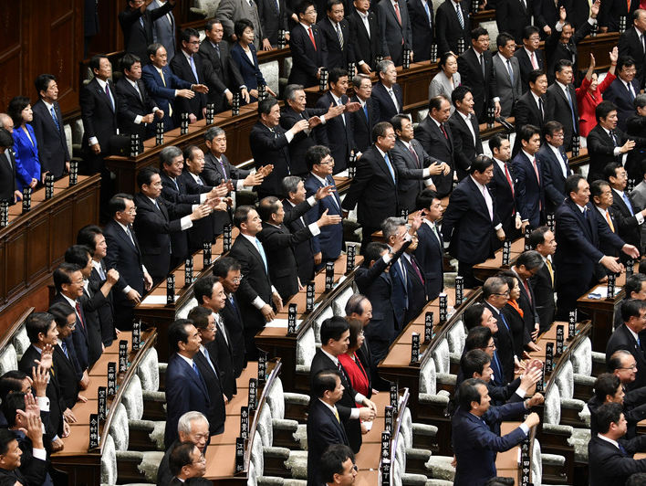 ﻿У Японії розпустили нижню палату парламенту