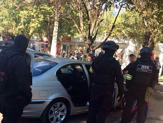В Одессе трое злоумышленников с ножом напали на нацгвардейца и его друга – полиция