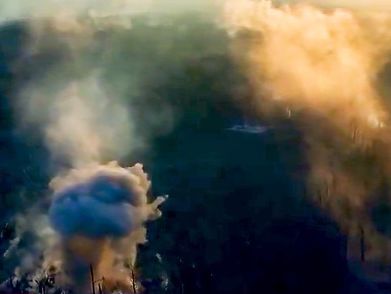 Самолеты приняли участие в тушении леса в районе взорванного арсенала. Видео