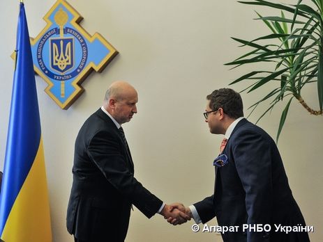 Турчинов провел встречу с помощником президента США по вопросам кибербезопасности Стайнманом