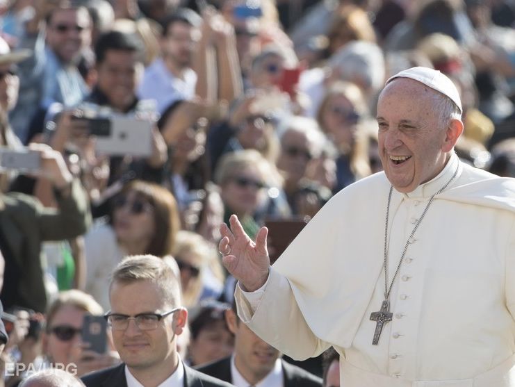 Папа римский пишет речь о фейковых новостях