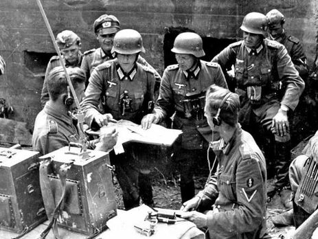 Киевлянка Хорошунова в дневнике 1943 года: Люди в городе, перепуганные до предела, говорили, что всех нас перебьют, как евреев