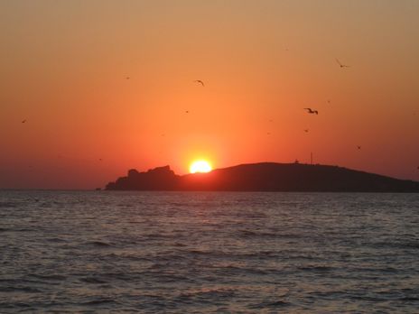 В Донецкой области пропали трое рыбаков, которые вышли в Азовское море на легкомоторной лодке