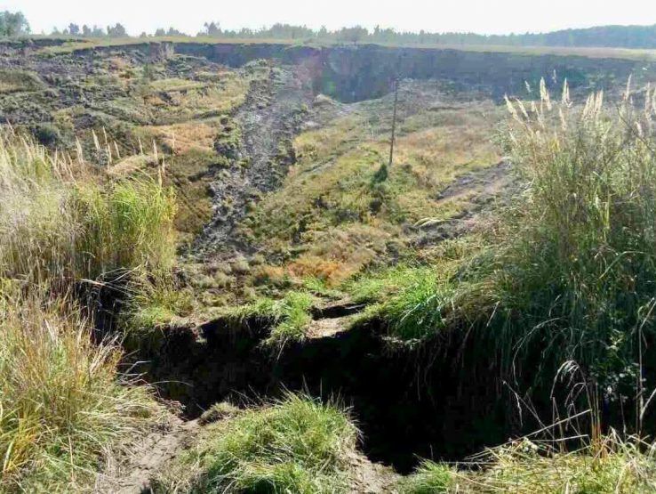 Во Львовской области образовался провал диаметром 200 метров
