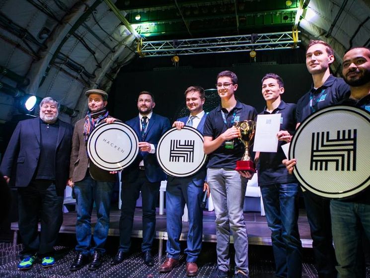 ﻿Співзасновник Apple Возняк у Києві нагородив "білих" хакерів