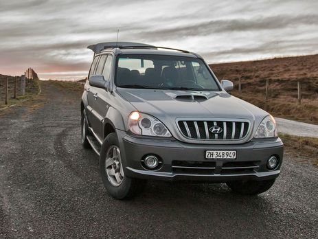 В Украине с 1 октября водители должны днем вне населенных пунктов включать фары автомобилей