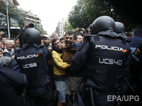 В столкновениях в Каталонии пострадали 11 правоохранителей – МВД Испании