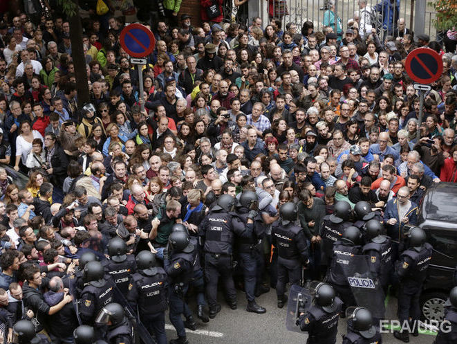 В Каталонии заявили о 337 пострадавших в ходе столкновений с испанской полицией