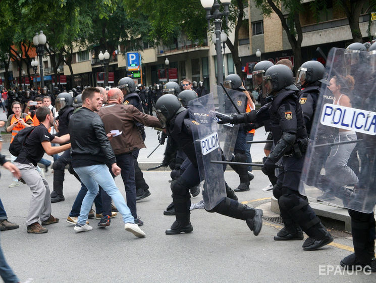 Власти Каталонии заявили, что при столкновениях с полицейскими пострадало более 800 человек