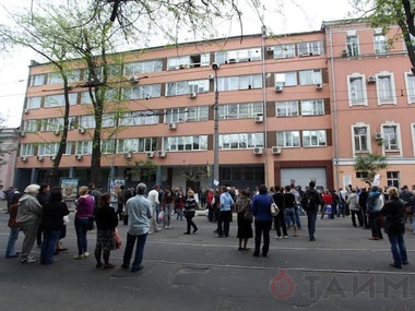 Возле областного управления МВД осталось около 200 активистов