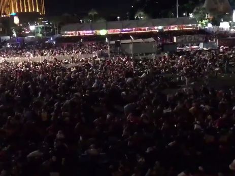 Очевидцы записали начало перестрелки в Лас-Вегасе. Видео