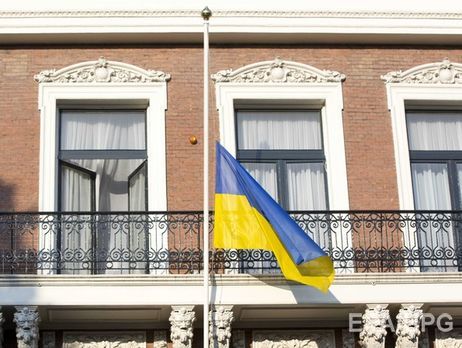 В Луганской области несовершеннолетний поджег флаг Украины в детском саду – прокуратура