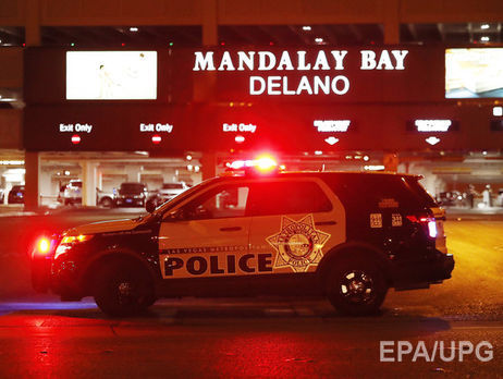 ﻿Поліція повідомила, що стрілець у Лас-Вегасі наклав на себе руки. У його кімнаті було понад 10 одиниць зброї