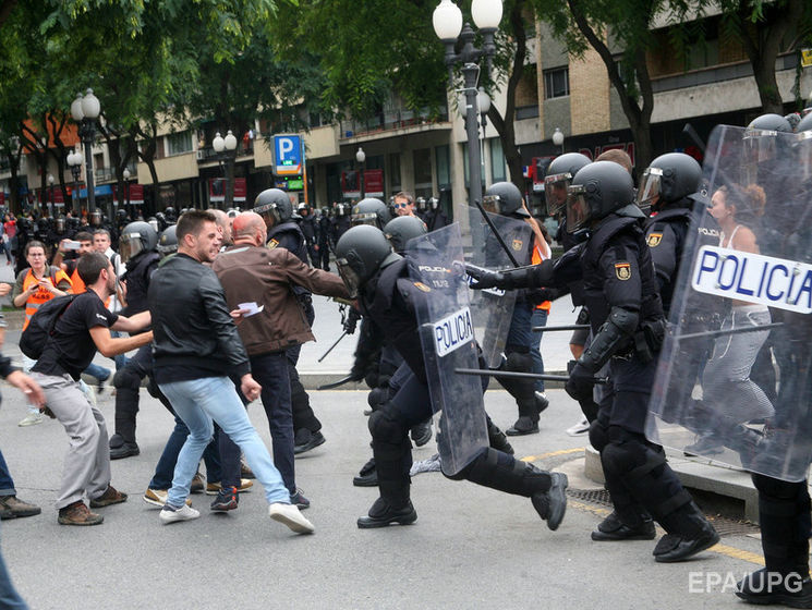 В стычках во время референдума в Каталонии пострадал 431 правоохранитель – СМИ