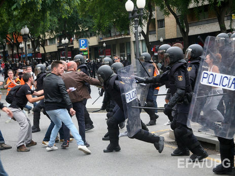 В стычках во время референдума в Каталонии пострадал 431 правоохранитель – СМИ