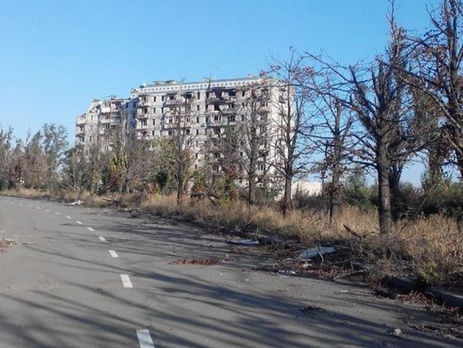 Разрушенный мост и заброшенные дома: появились фото улиц, ведущих к донецкому аэропорту. Фоторепортаж