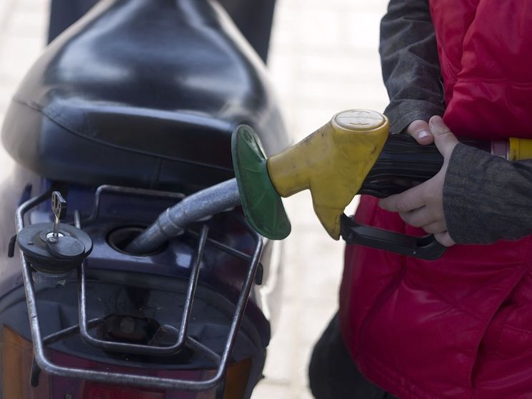 ﻿У КНДР припинили продаж бензину всім, окрім представників влади – ЗМІ