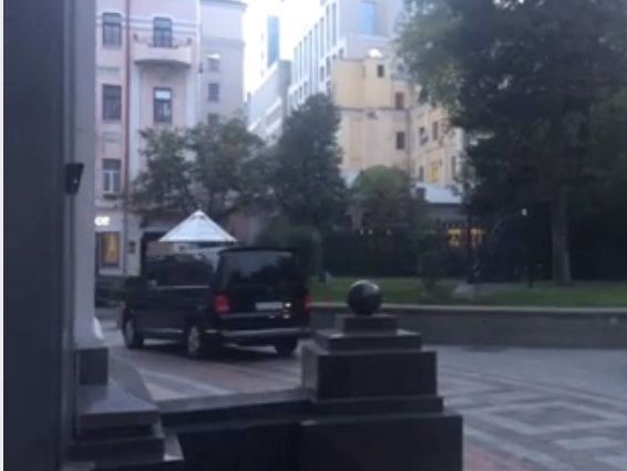 Журналист снял кортеж Ляшко из трех автомобилей. Видео
