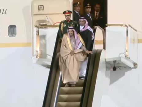 ﻿У літака короля Саудівської Аравії у Внукові зламався трап-ескалатор. Відео