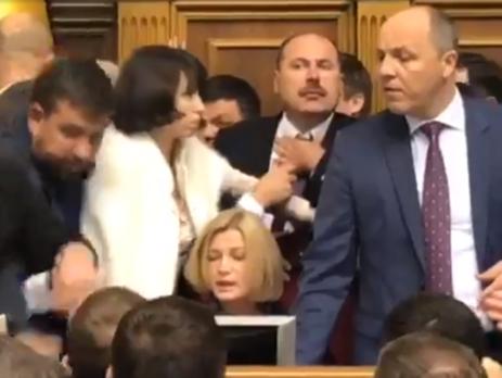 В Раде блокируют трибуну. Трансляция