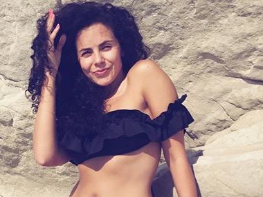 Каменских показала тело в кружевном пеньюаре