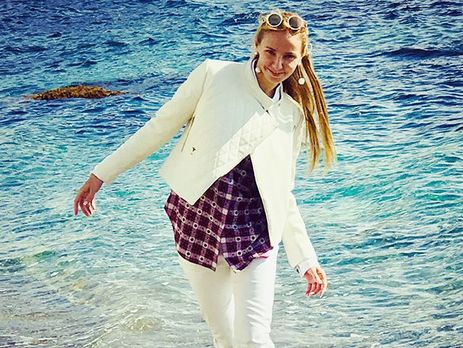 Навка позировала для фото со львом