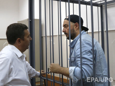 Суд отправил под домашний арест экс-бухгалтера театральной студии Серебренникова