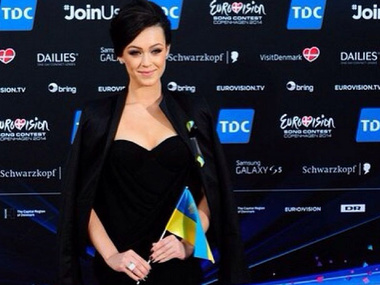 На открытие "Евровидения" представительница Украины пришла с траурной лентой