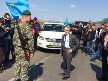 Крымским татарам, встречавшим Джемилева на границе, присудили штрафы по 10 тыс. рублей