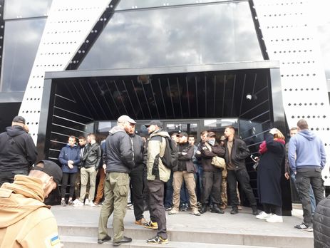 Во Львове заблокировали вход в клуб, где должен выступить Бабкин