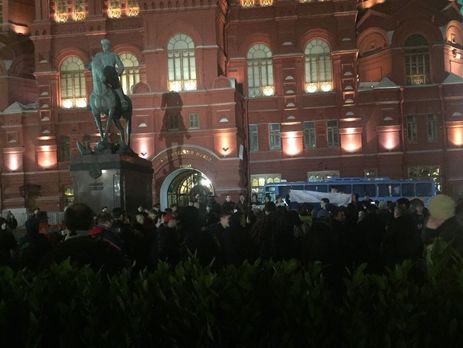 В Москве на Манежной площади собираются ночевать протестующие