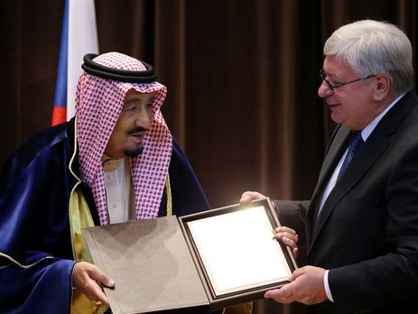 Звання королю саудитів вручено "за величезний внесок у зміцнення міжнародного миру й співробітництва" Росії та Саудівської Аравії