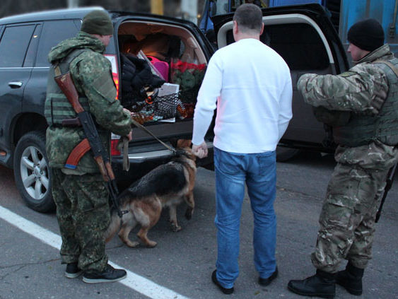 ﻿Поліцейські Донецької області на блокпостах за тиждень виявили 30 бойовиків і п'ятьох спільників