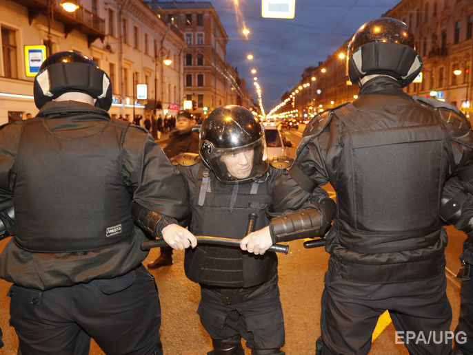﻿Поліція розігнала протестувальників на Манежній площі в Москві