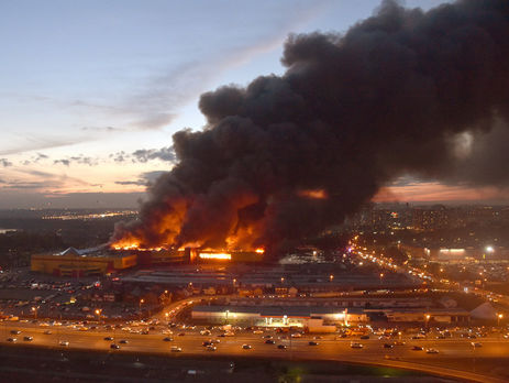 В Москве произошел масштабный пожар в строительном центре 
