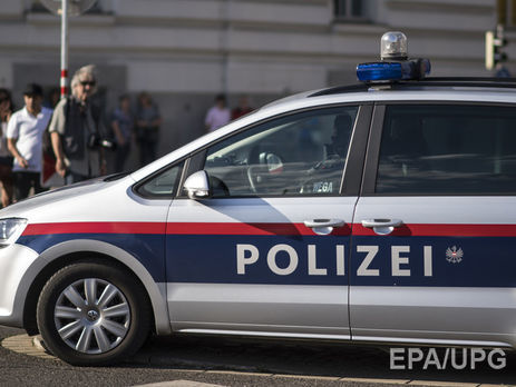 В Австрии мужчину в костюме акулы оштрафовали в соответствии с законом, запрещающим носить паранджу