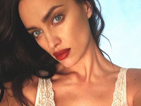 Шейк показала тело в белье в новом кампейне Intimissimi