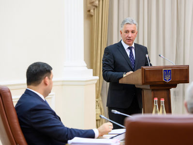 Гройсман поручил предусмотреть финансирование ГСЧС на авиационную технику в рамках госбюджета на 2018 год