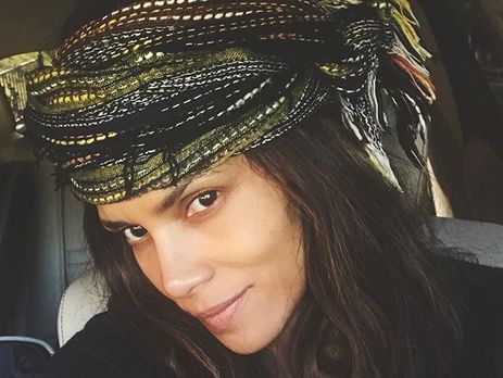 ﻿Голлі Беррі поділилася своїм юнацьким знімком